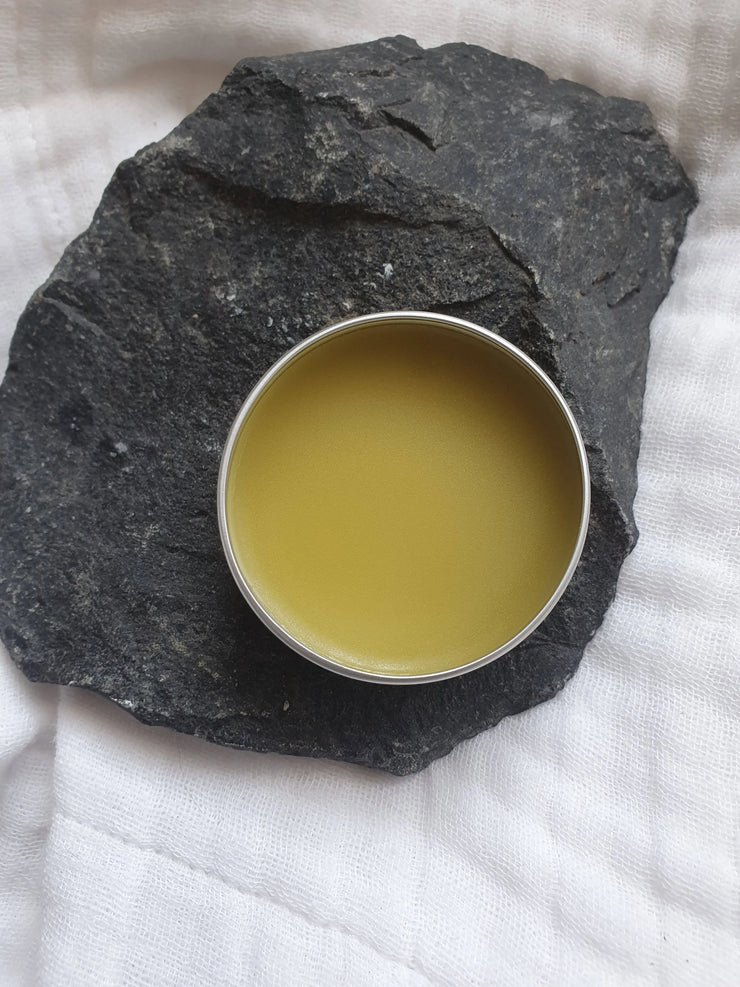 Natural comfrey salve for skin repair and healing